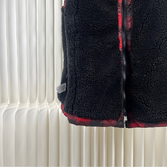 Talbots Women’s Red and Black Buffalo Plaid Primaloft Sherpa Vest - Picture 11 of 16